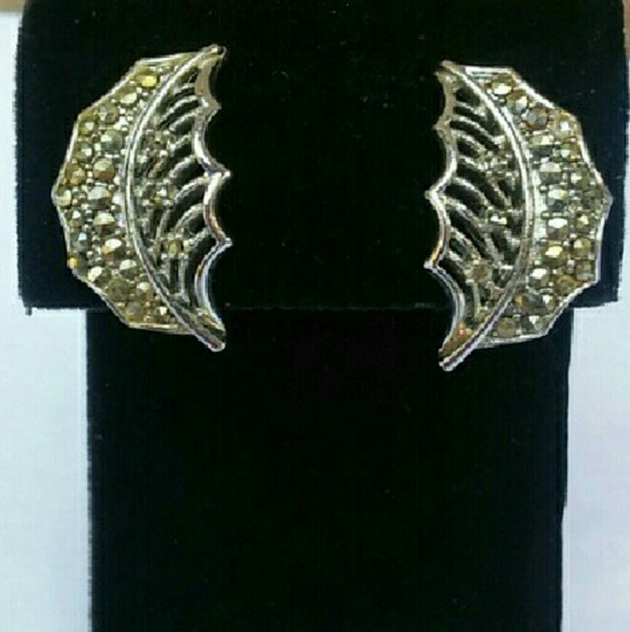 Vintage Jewelry - Vintage 1950s Lisner Marcasite Holly Leaf Earrings